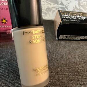 MAC makeup studio radiance foundation N11